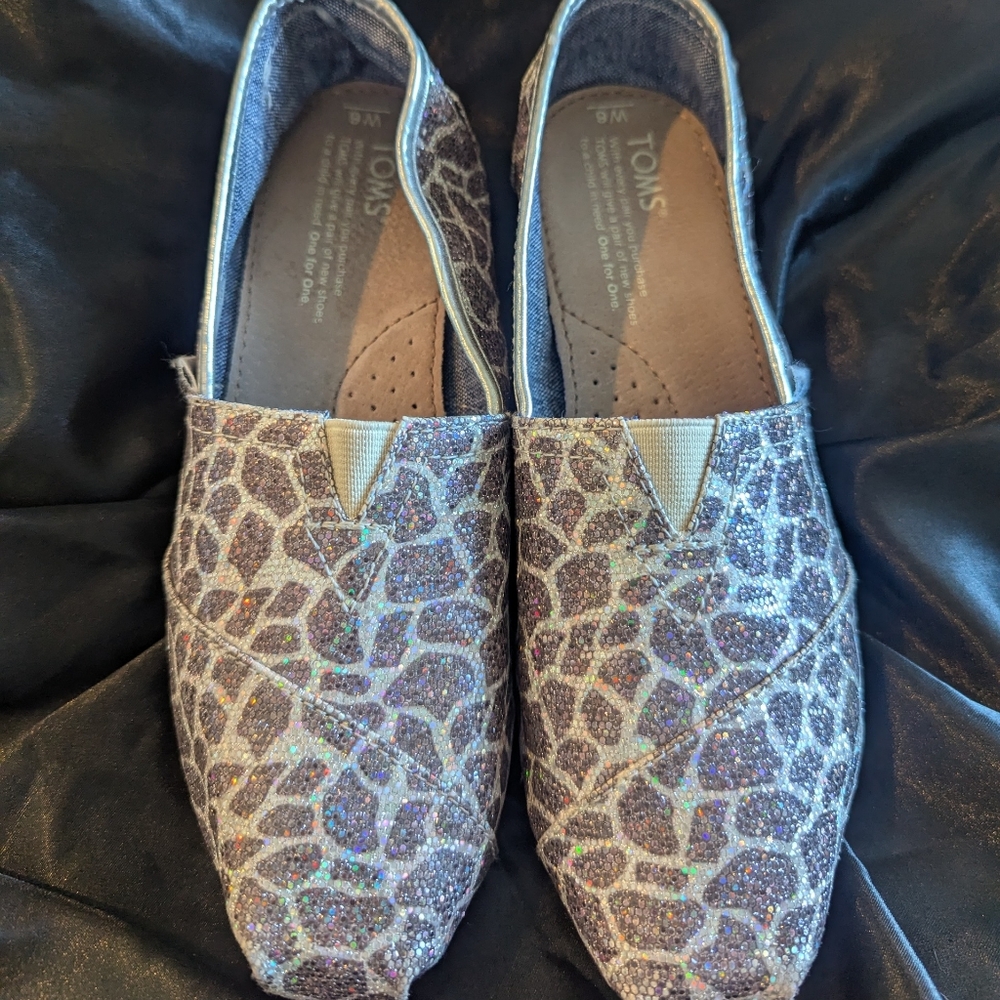 Tom's Leopard Print Slip Ons Sz 6 EUC